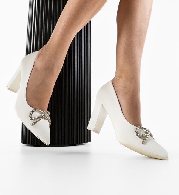 Mei Обувки Kiat Бели