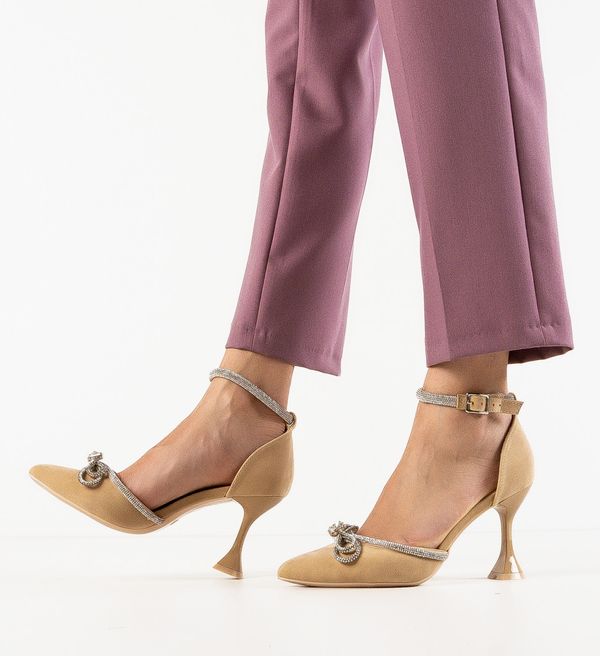 Hebe Обувки Leila Бежов