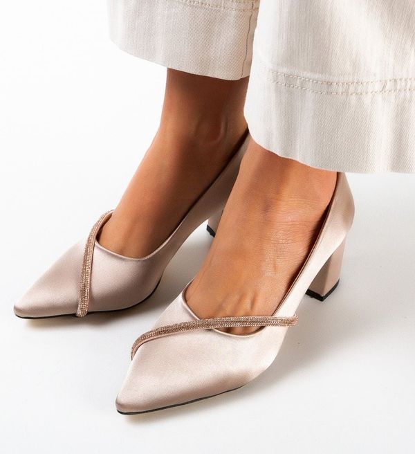 Udobni Обувки Lewis Бежов