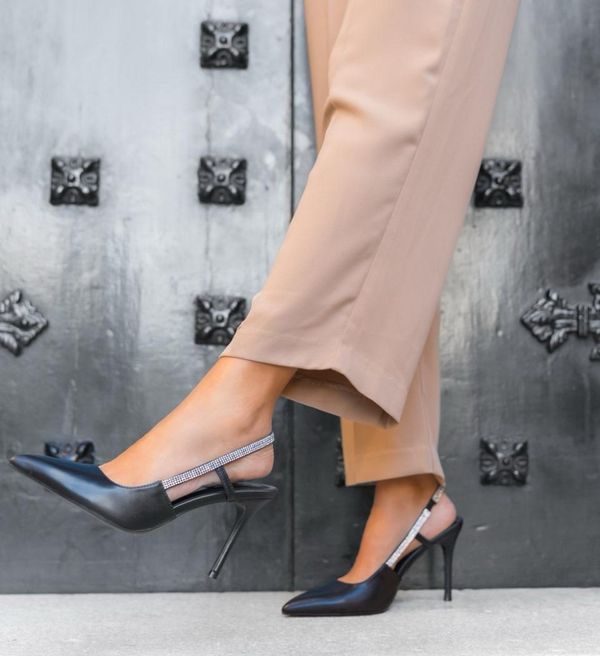 Cristina Обувки Lourdusamy Черни