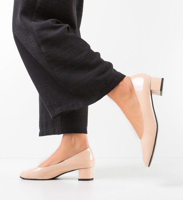 Udobni Обувки Lucane Бежов