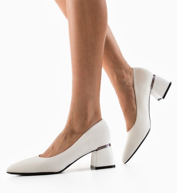 Carolie Обувки Mendoza Бели