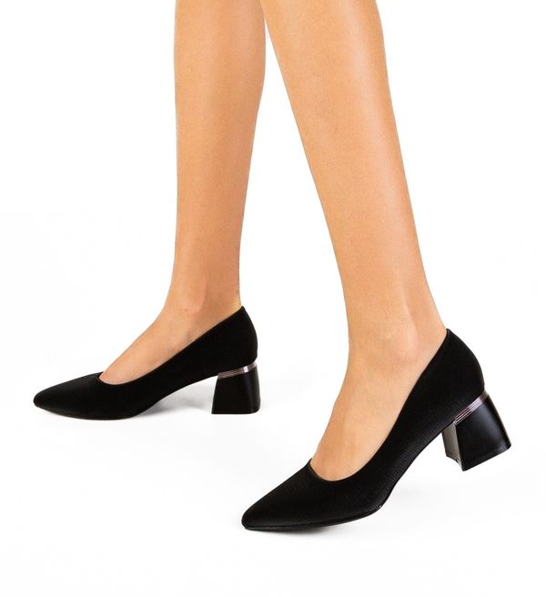 Carolie Обувки Mendoza Черни