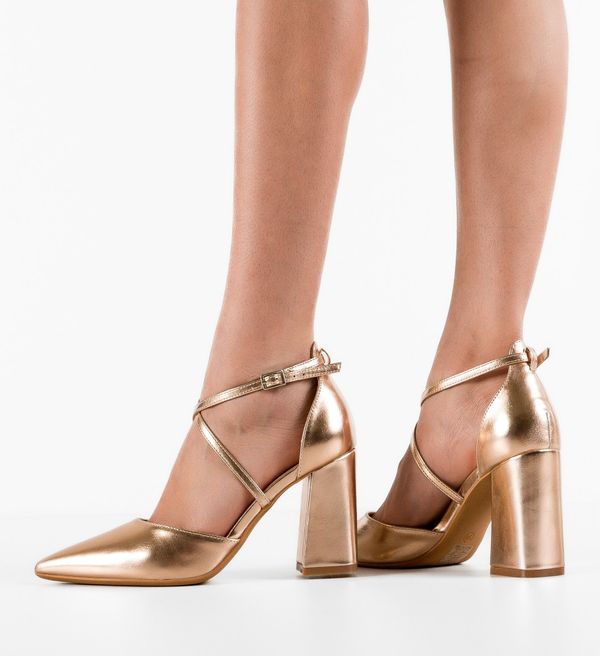 Cristina Обувки Nera Златни