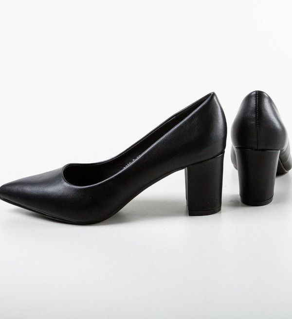 Carolie Обувки Pittman Черни