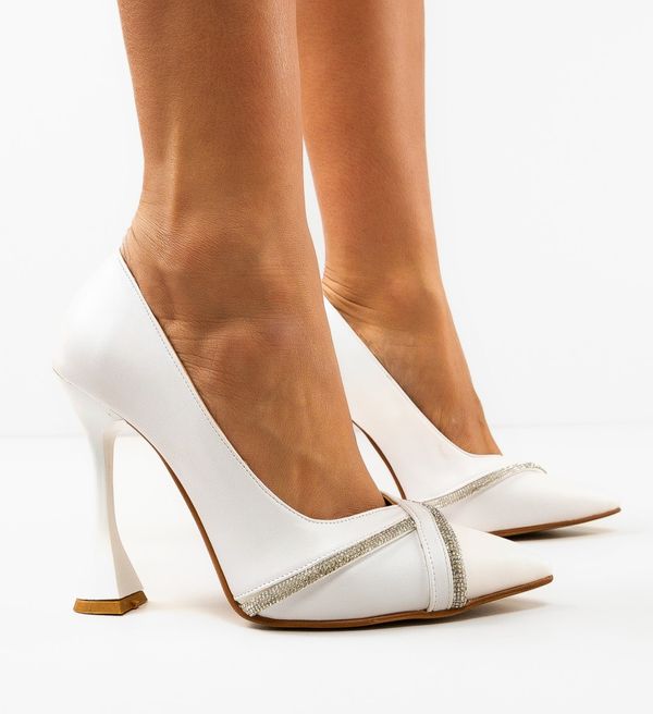 Wow Shoes Обувки Revuele Бели