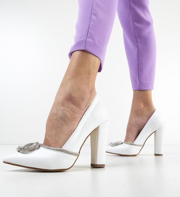 Wow Shoes Обувки Ronati Бели