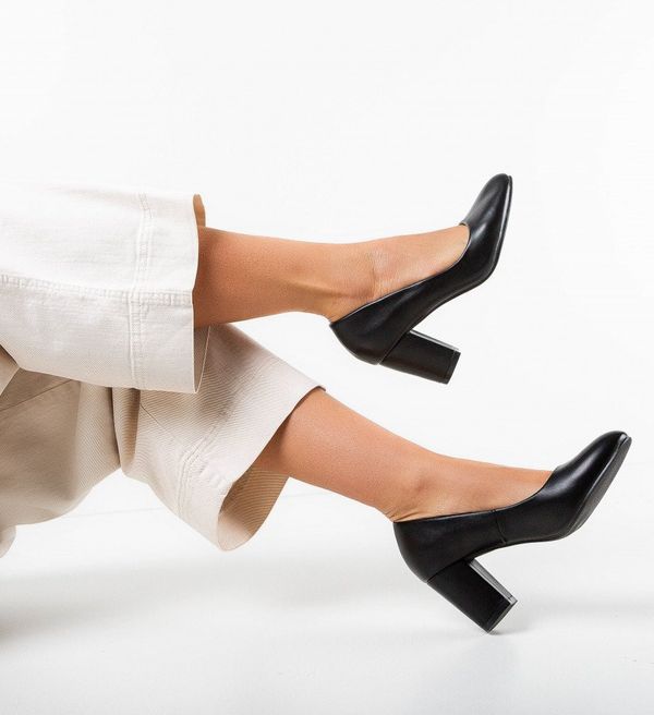 Carolie Обувки Shelton Черни