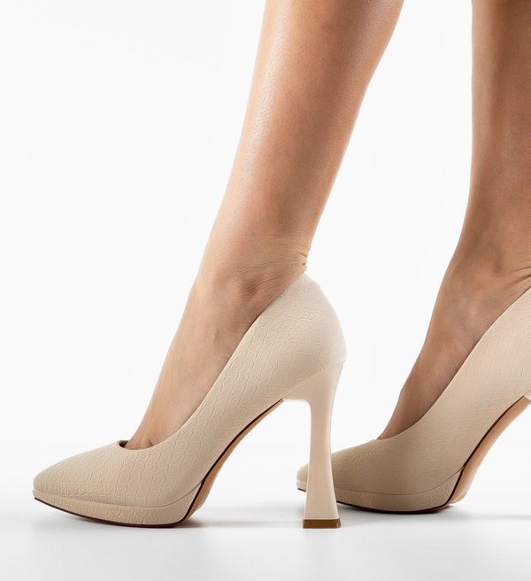 Mei Обувки Sisies Бежов