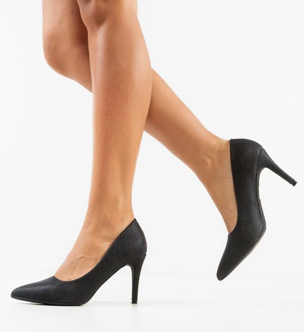 Carolie Обувки Vaugh Черни