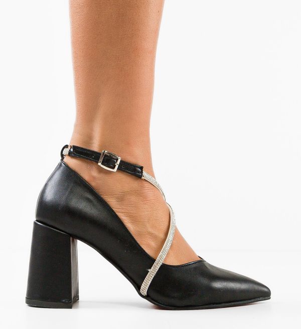 Wow Shoes Обувки Yezyga Черни