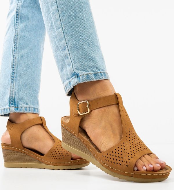 Botinelli Сандали Carolus Камел