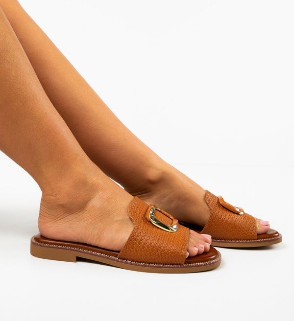 Ali Сандали Domhn Камел