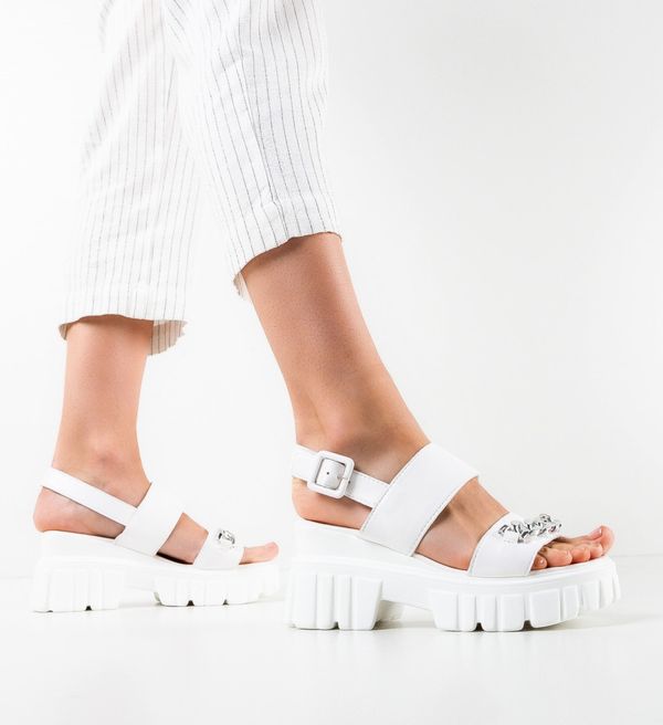 Mei Сандали Downs Бели