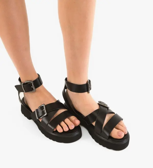 Carolie Сандали Eoin Черни