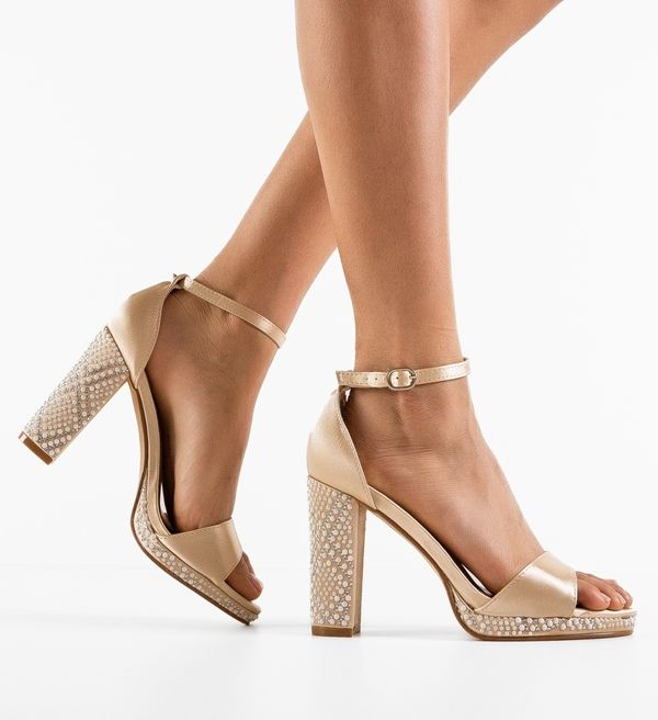 Mei Сандали Hagen Златни