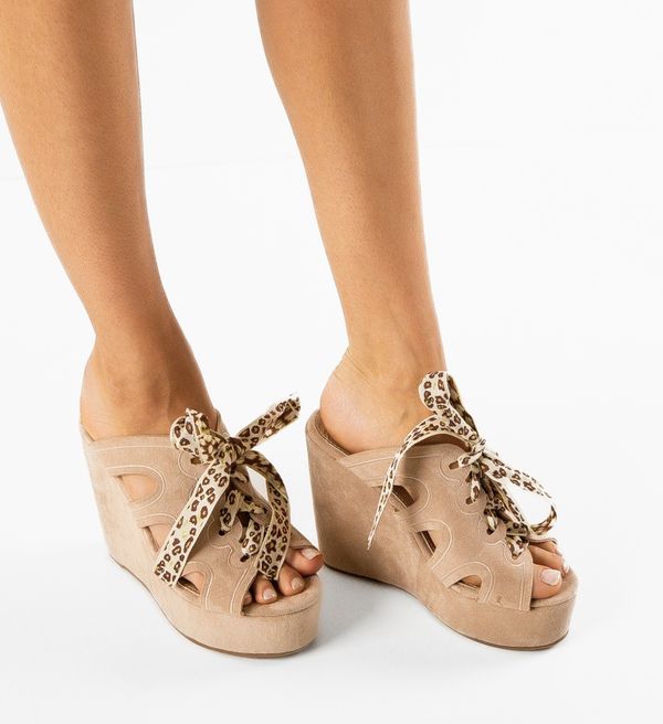 Ali Сандали Hefin Каки