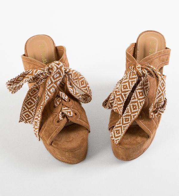 Ali Сандали Hefin Камел