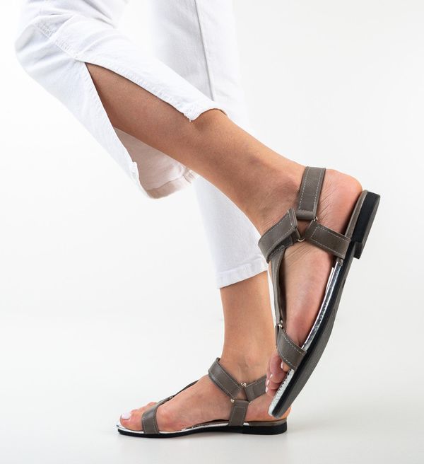 Ali Сандали Montes Сив