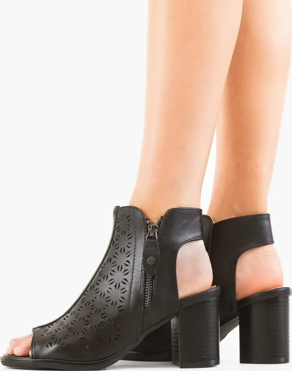 Ali Сандали на ток Adam Черни