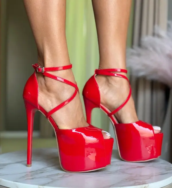 Wow Shoes Сандали на ток Akatosh Червени