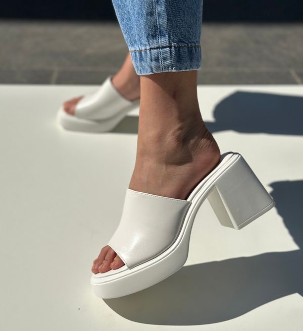 Botinelli Сандали на ток Alan Бели