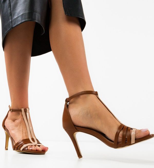 Botinelli Сандали на ток Amykan Кафяв