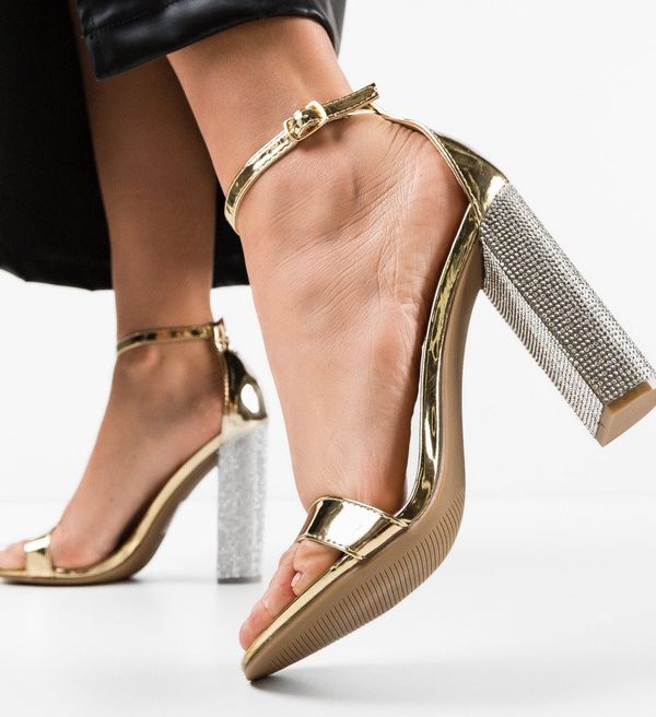 Ali Сандали на ток Archer Златни