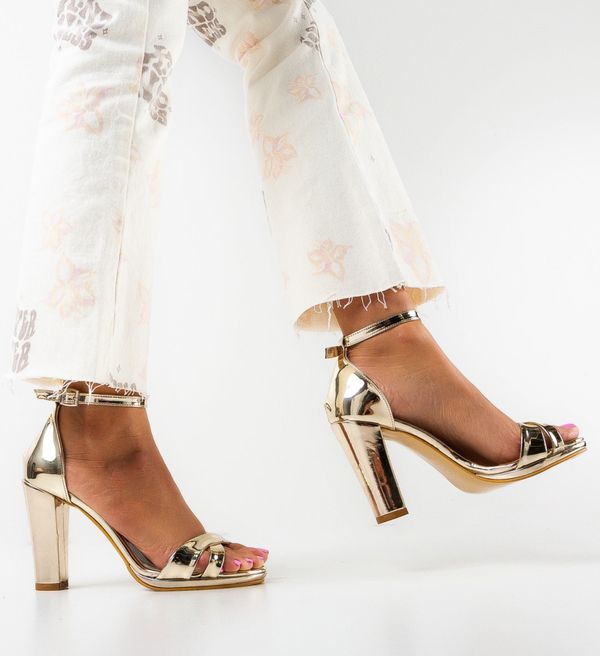 Wow Shoes Сандали на ток Ardes Златни