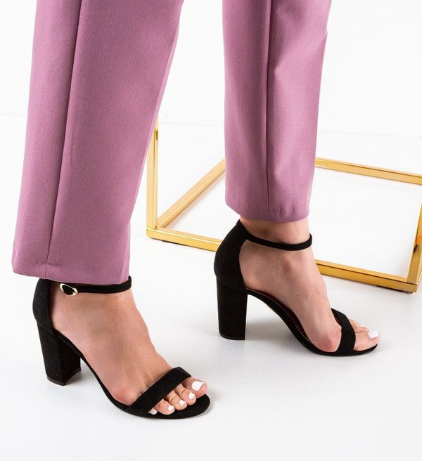 Ali Сандали на ток Asten Черни