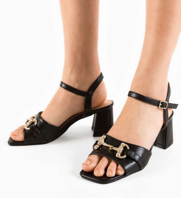 Ali Сандали на ток Austra Черни