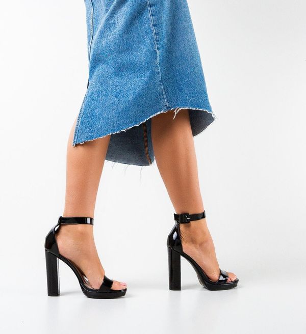 Ali Сандали на ток Aviana Черни