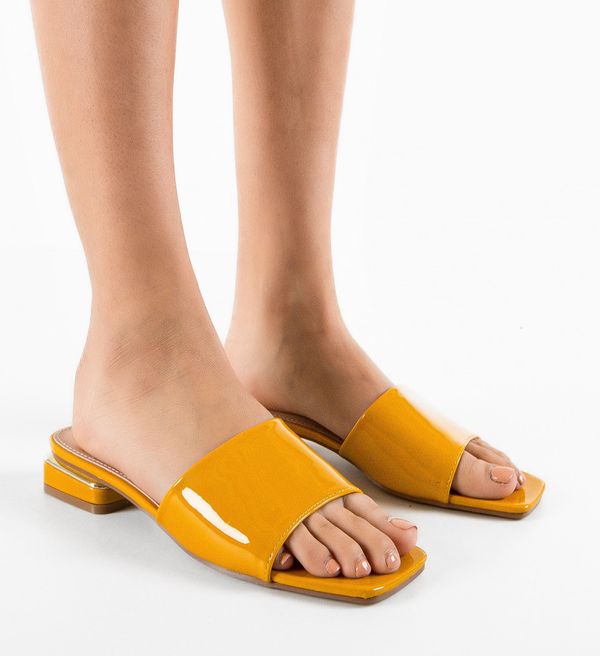 Botinelli Сандали на ток Badulf Жълти