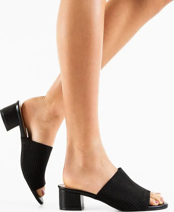 Mei Сандали на ток Bahrain Черни