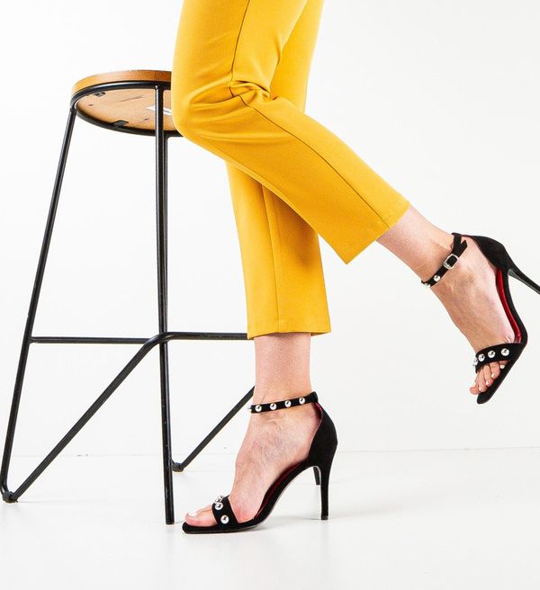 Ali Сандали на ток Baird Черни