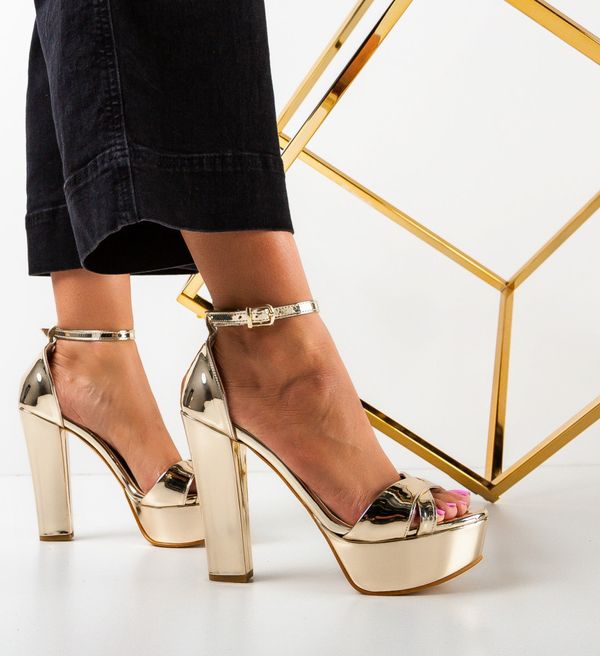 Wow Shoes Сандали на ток Barby Златни