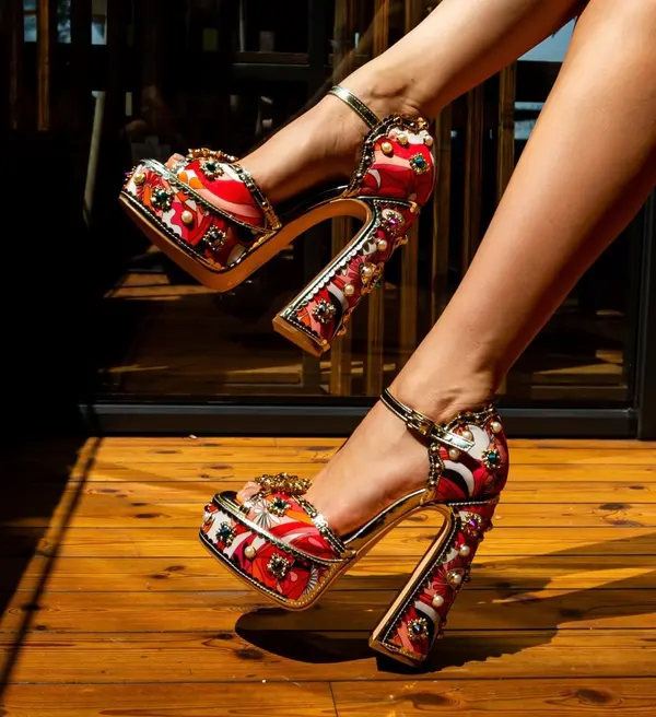 Ali Сандали на ток Benson Червени