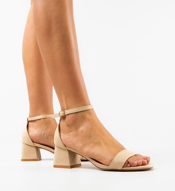 Ali Сандали на ток Berglio Бежов