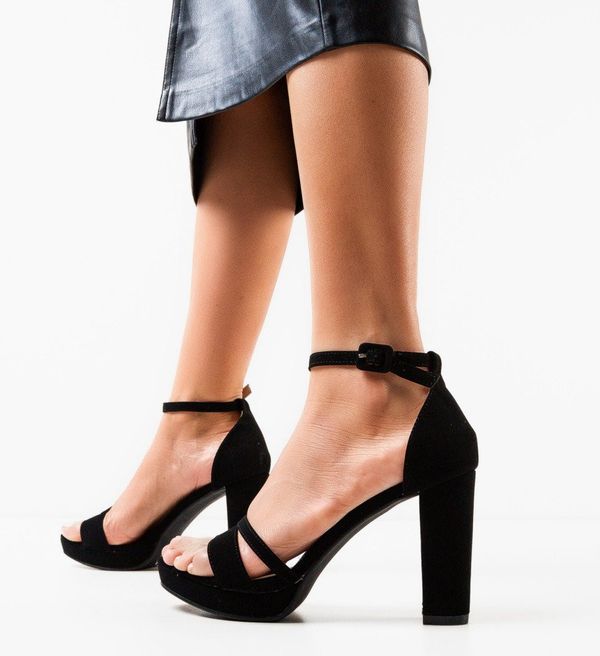 Mei Сандали на ток Bernard Черни