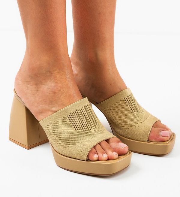 Ali Сандали на ток Bolanle Каки