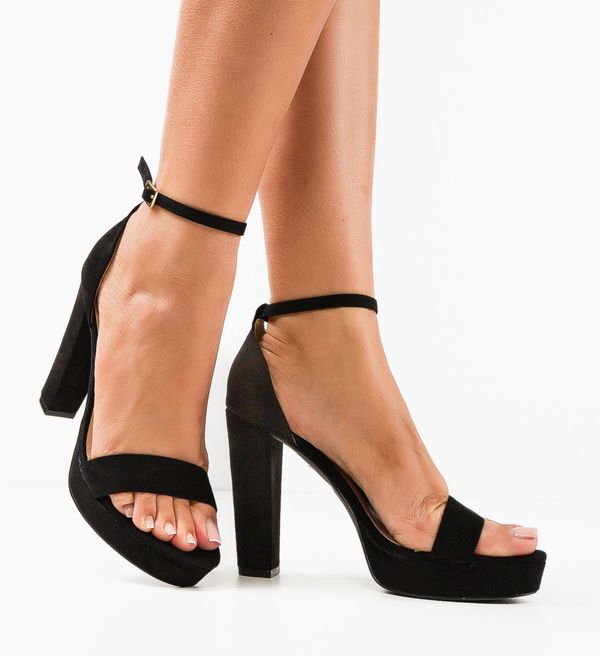 Tony Сандали на ток Cara Черни