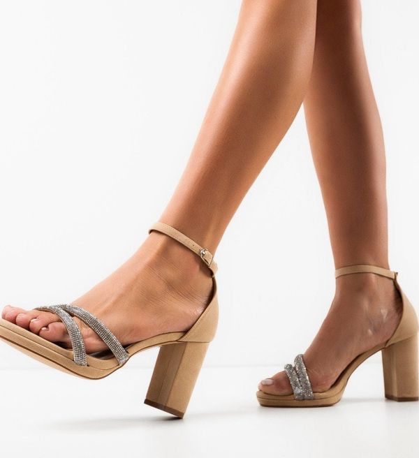 Hebe Сандали на ток Carter Бежов