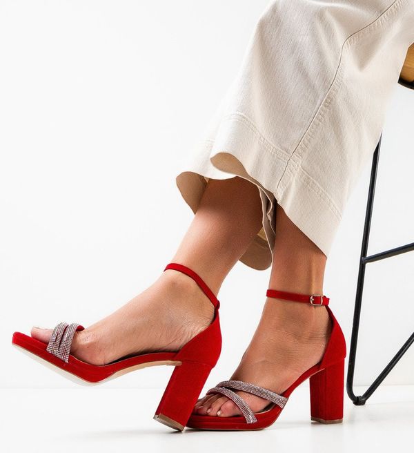 Hebe Сандали на ток Carter Червени