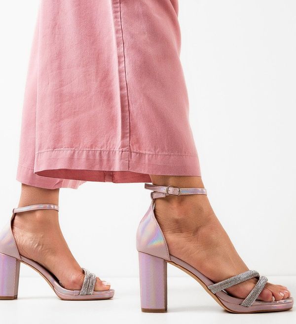 Hebe Сандали на ток Carter Розов