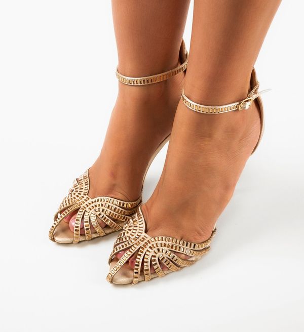 Ali Сандали на ток Castellano Бежов