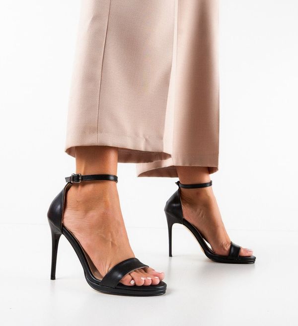 Wow Shoes Сандали на ток Cesare Черни