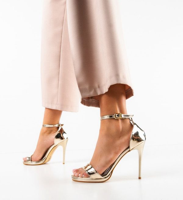 Wow Shoes Сандали на ток Cesare Златни