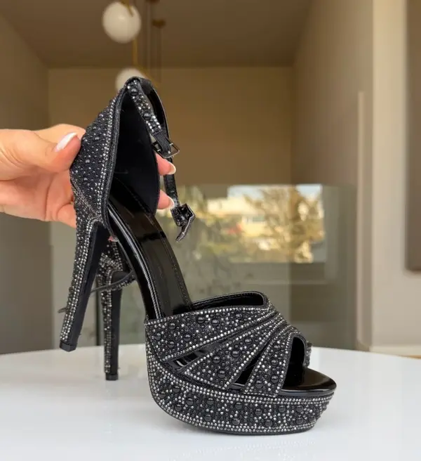 Wow Shoes Сандали на ток Черни