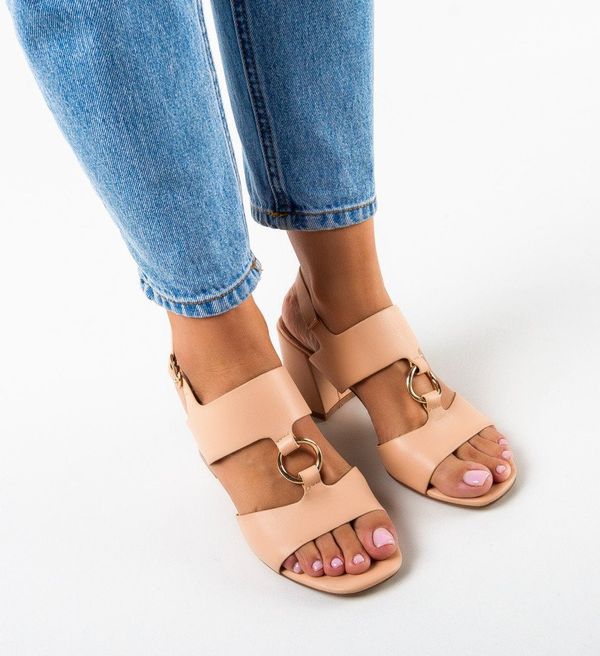 Angel Blue Сандали на ток Cline Бежов