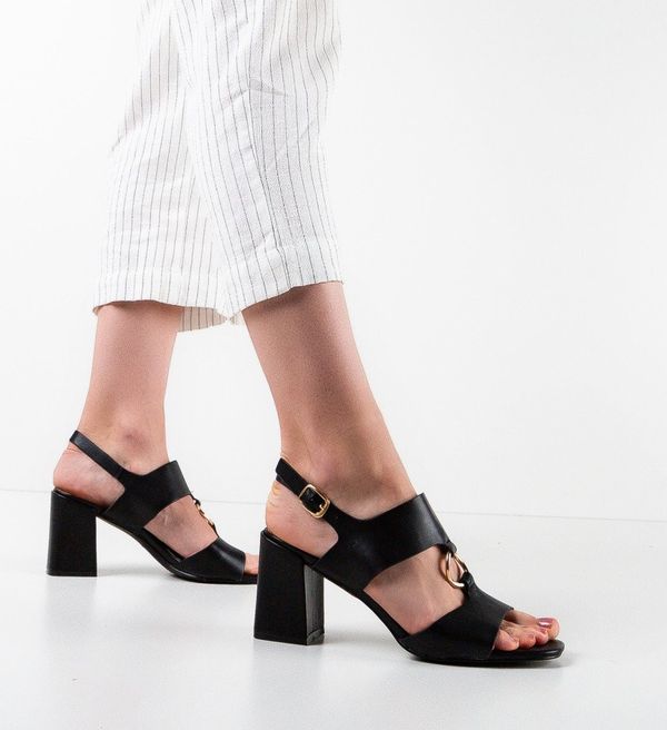 Angel Blue Сандали на ток Cline Черни